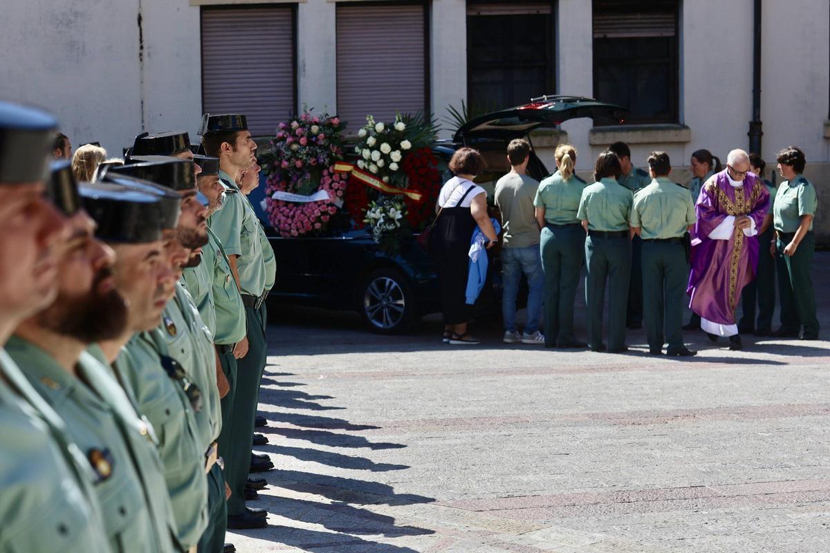 Llanes despide a la guardia civil Laura Cruz Llanes despide a la guardia civil Laura Cruz