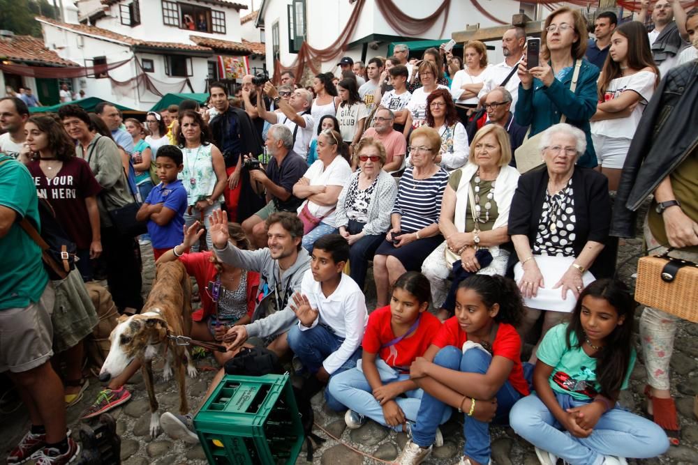 Desembarco de Carlos I en Tazones