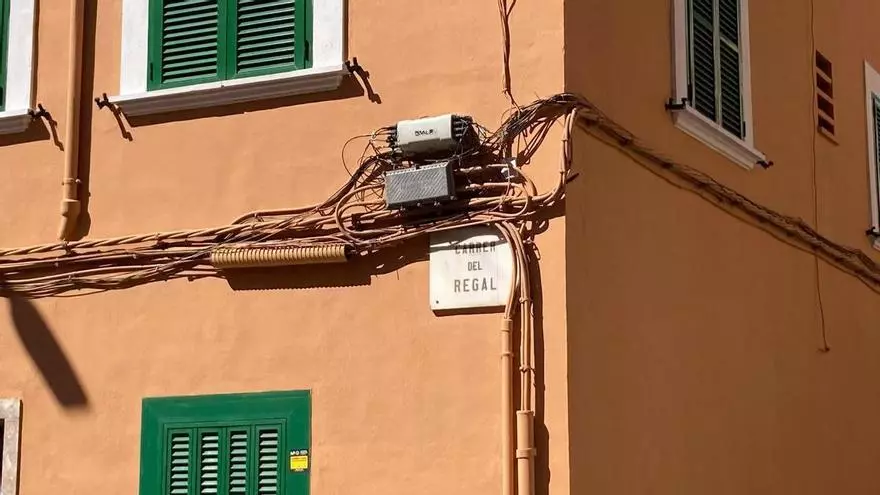 VÍDEO | Un cine extinguido, una antigua escuela de música, una mezquita y una iglesia evangélica: el carrer del Regal, la calle donde Son Gotleu aprendió a organizarse