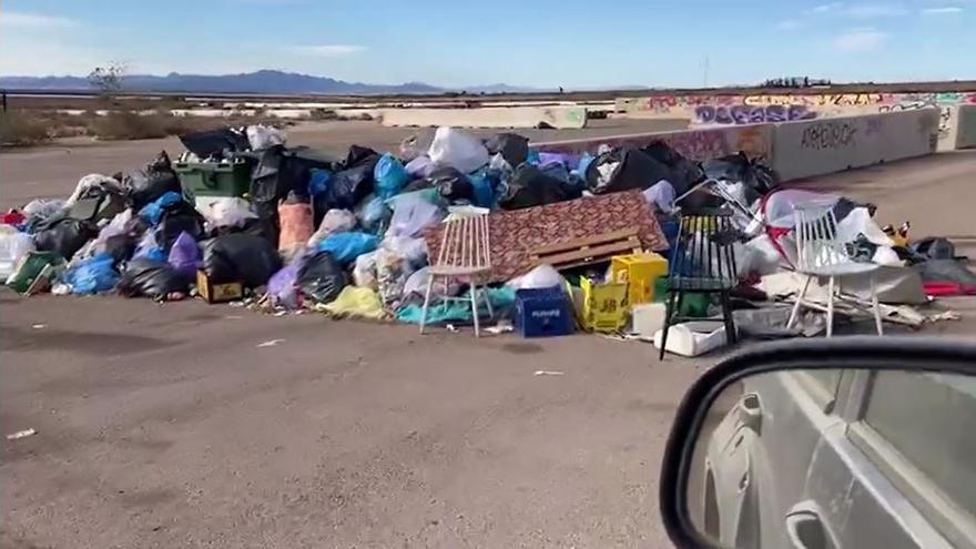 VÍDEO | Montañas de basura: así ha quedado el recinto dónde se celebró la rave de Fuente Álamo