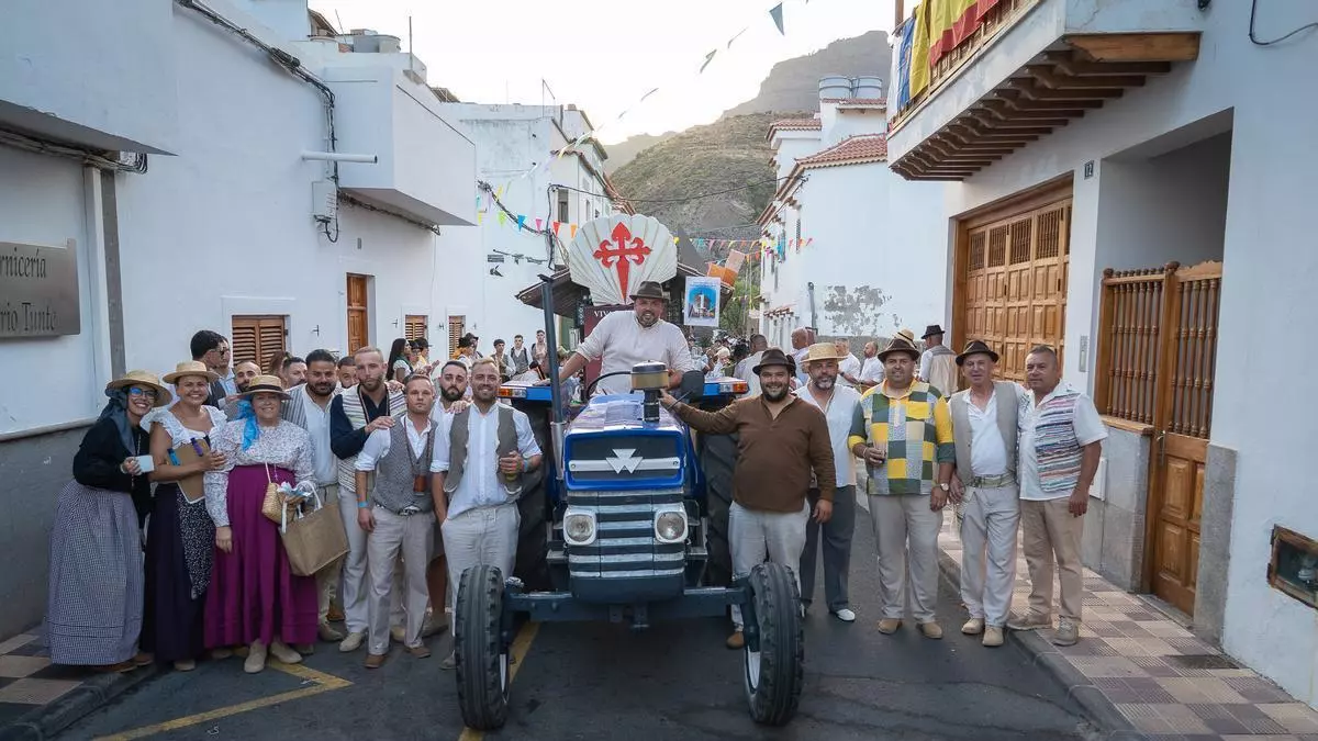 Tunte celebra su Romería Ofrenda a Santiago Apóstol con siete carretas y cinco parrandas