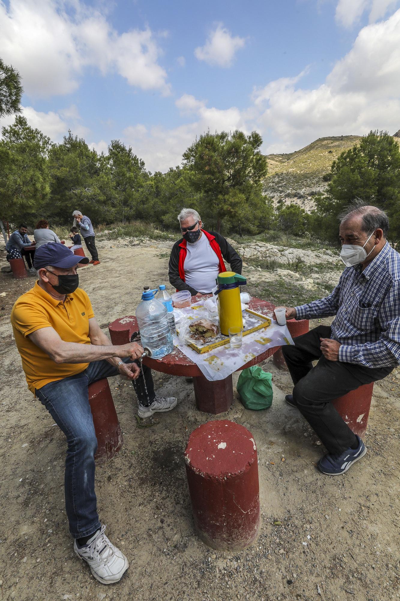 El Pantano de Elche sigue de moda en el Lunes de Mona