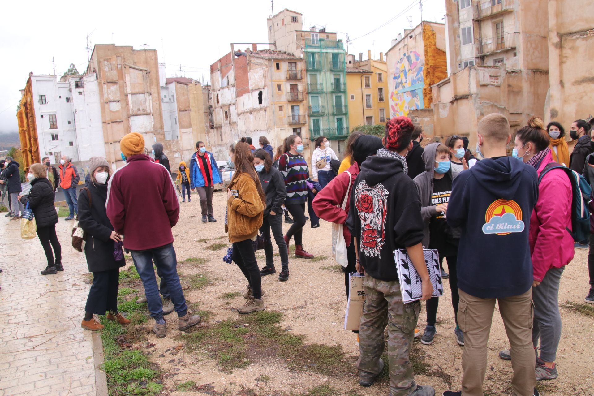 Varios centenares de personas se manifiestan por el centro social Cals Flares de Alcoy