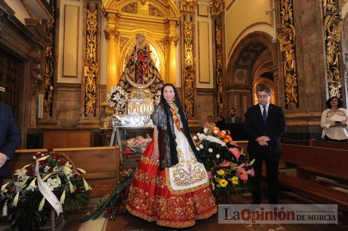 Ofrenda floral a la Virgen de las candidatas a Reina de la Huerta