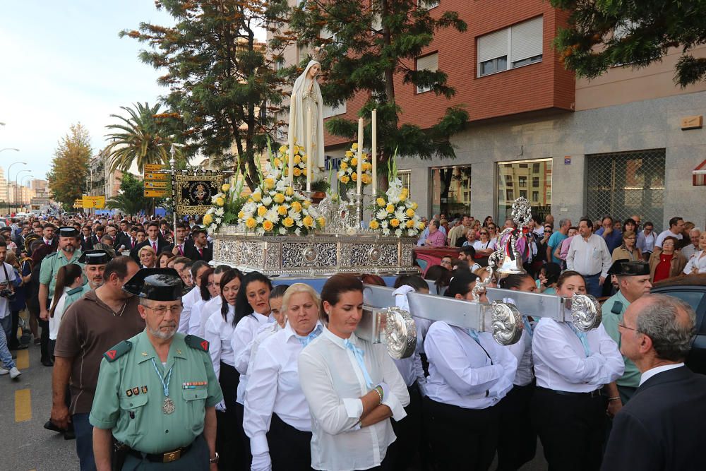 Procesión de la Virgen de Fátima por la Trinidad