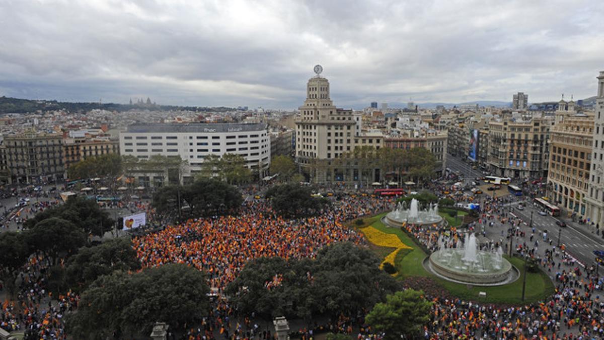 Vista aérea del acto de este viernes en la plaza de Catalunya de Barcelona.