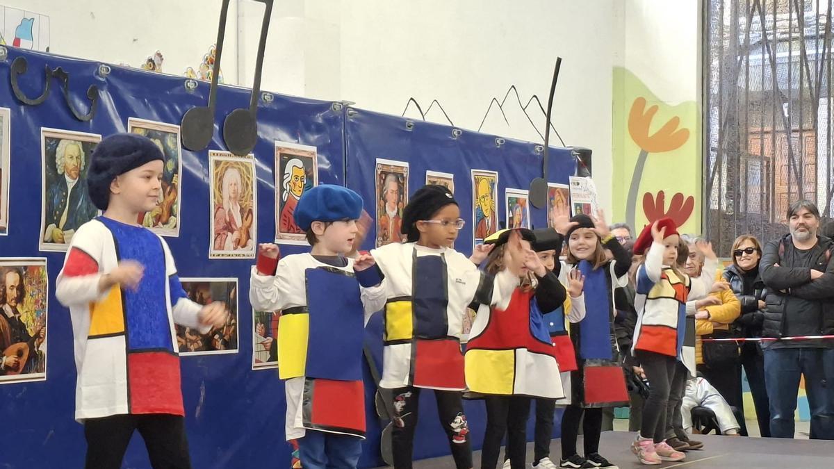 Así celebran el Antroxu los colegios de Gijón: en imágenes