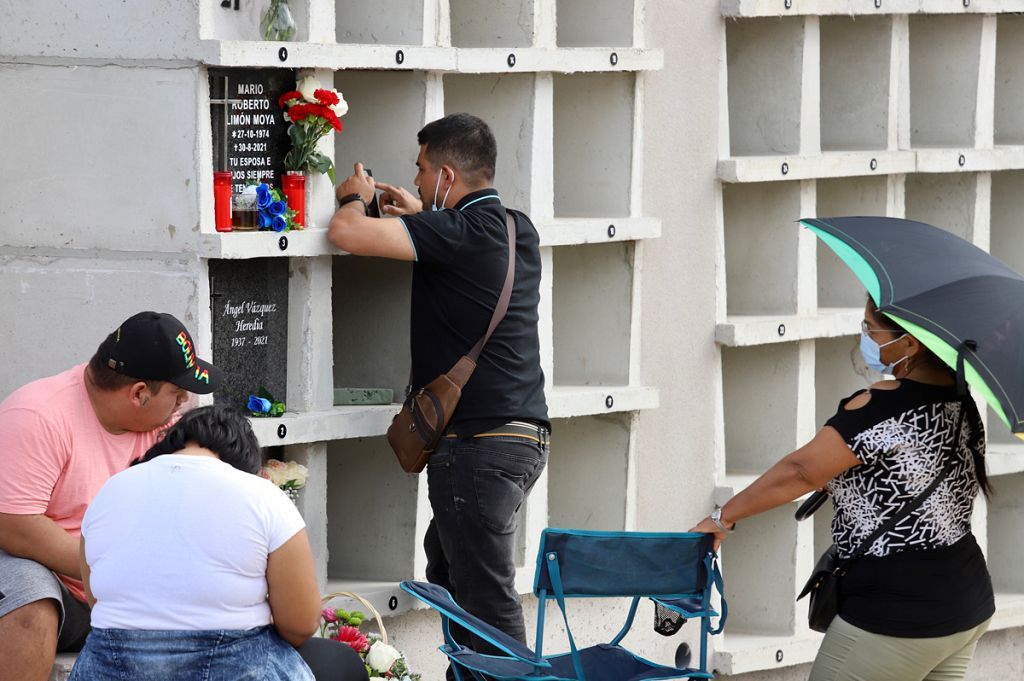 Cementerio de Nuestro Padre Jesús de Espinardo en el día de Todos los Santos