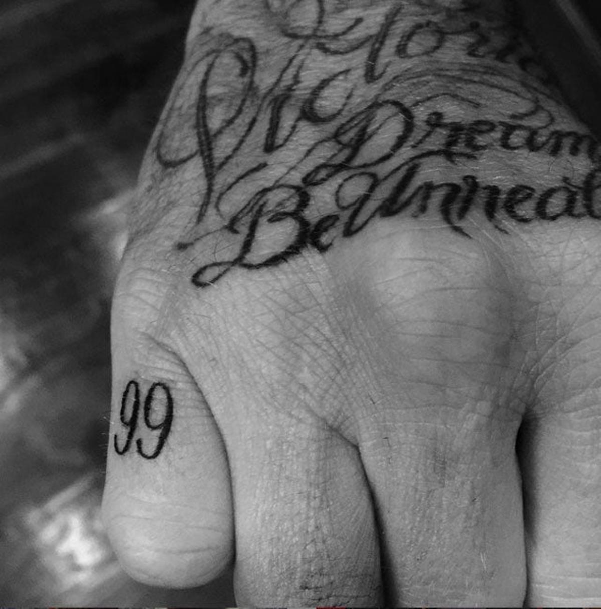 David Beckham luce un nuevo tatuaje en la que recuerda una gran fecha para él