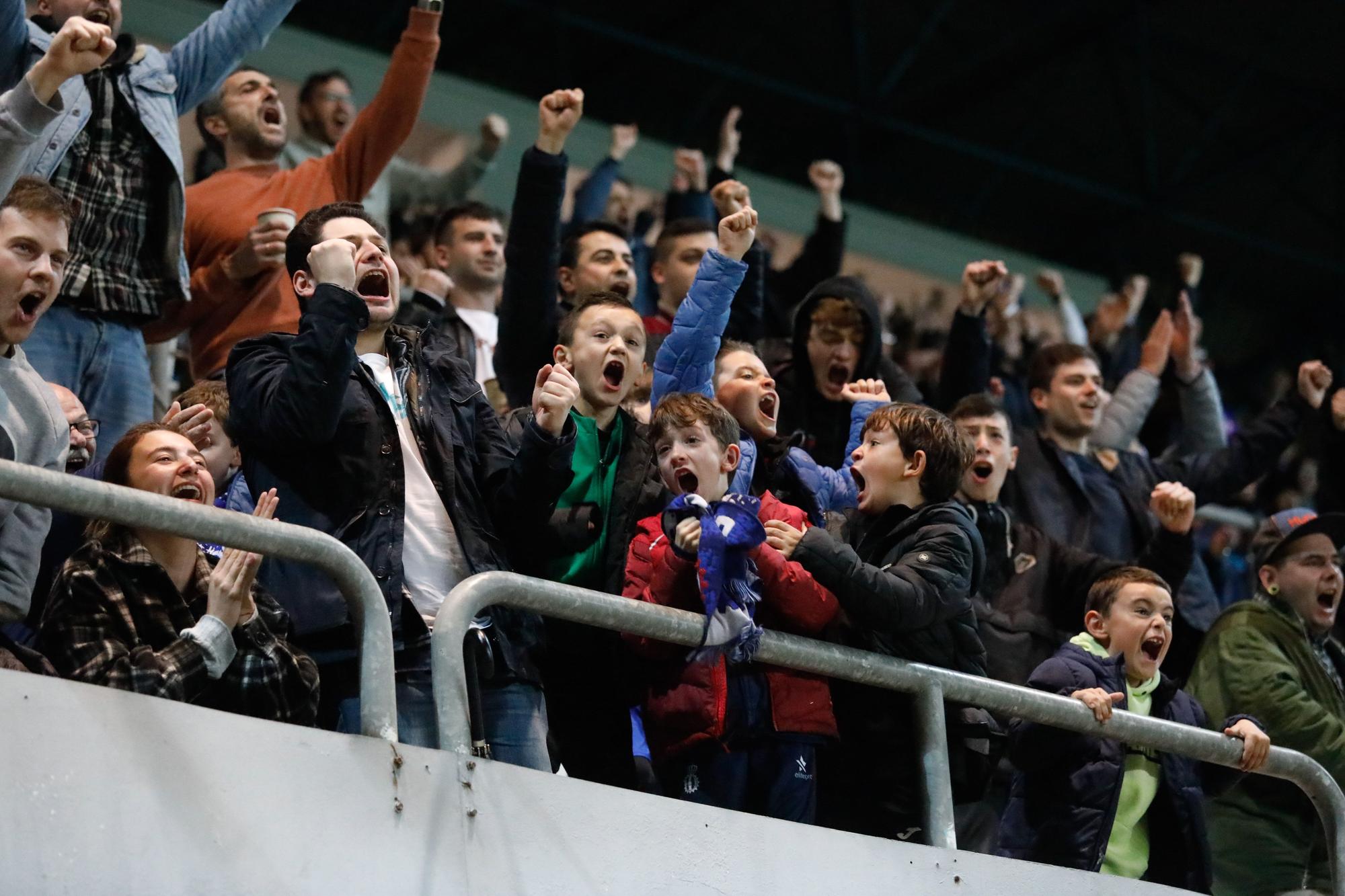 Las imágenes de la victoria (2-0) del Real Avilés antes más de 3.000 espectadores en el Suárez Puerta