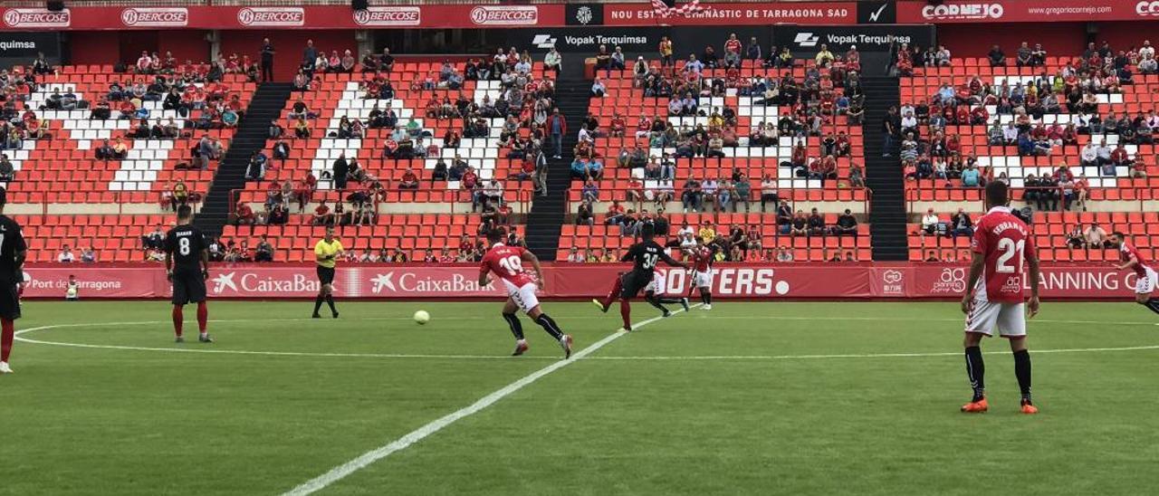 Instante del partido entre Nàstic y La Nucía