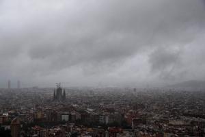 Vent, pluja i una mica més de fred per començar la setmana