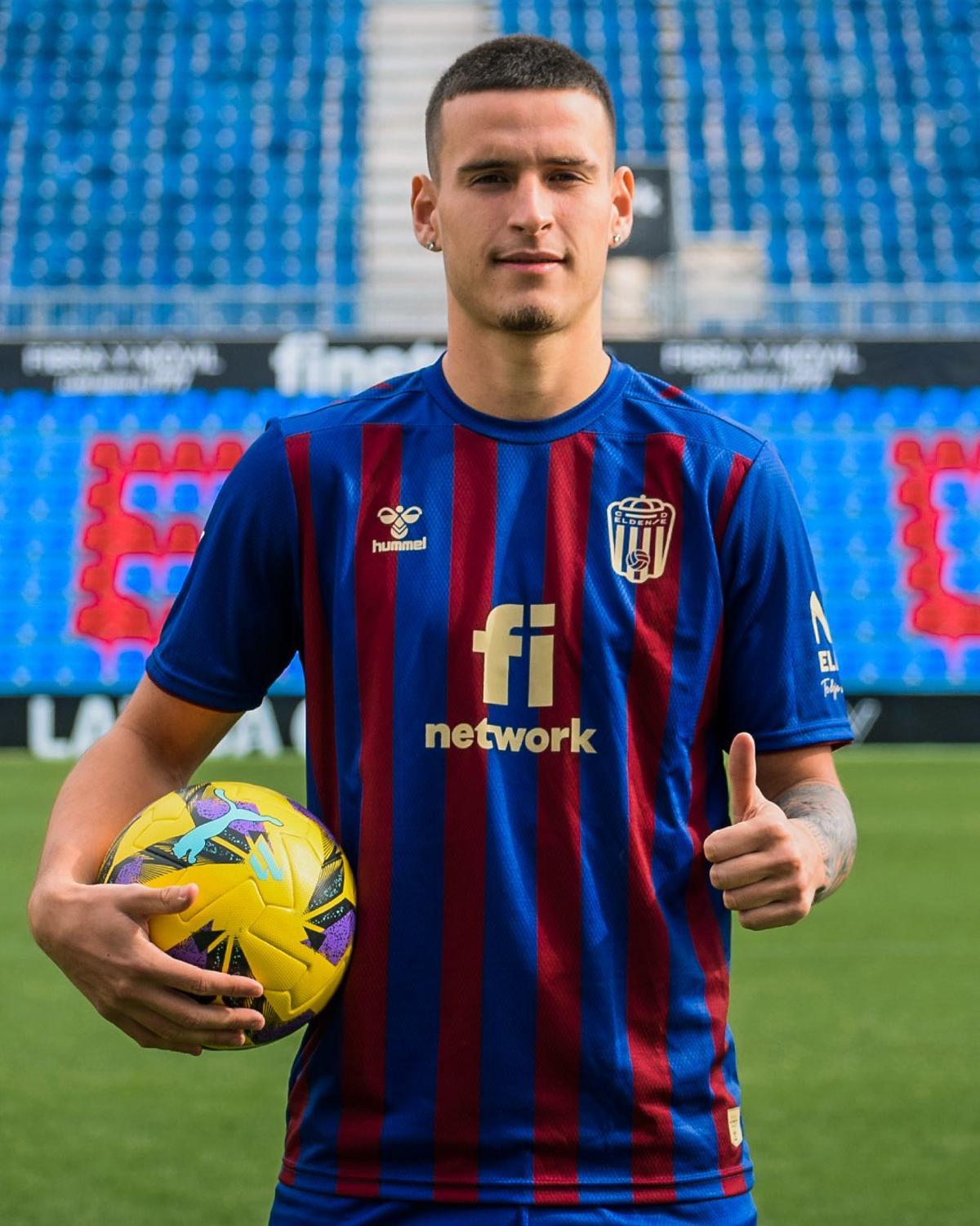 Matia Barzic, que sonó para el Córdoba CF en este mercado, durante su presentación con el Eldense.