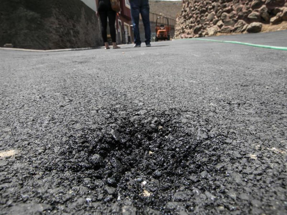 01.07.19. Las Palmas de Gran Canaria.- Vecinos de Cañada Honda se quejan del mal asfaltado de las calles. Foto Quique Curbelo  | 01/07/2019 | Fotógrafo: Quique Curbelo