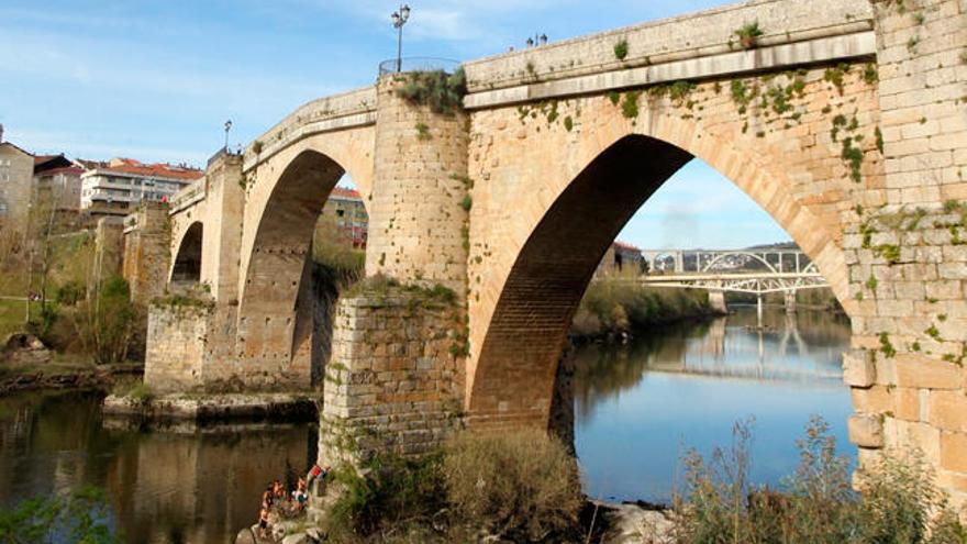 Puente romano de Ourense. //J. Regal