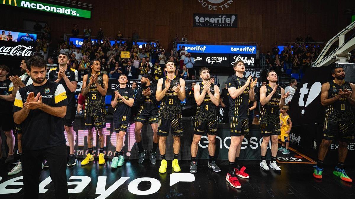 La plantilla del CB Canarias, tras la derrota del sábado ante el Barça.