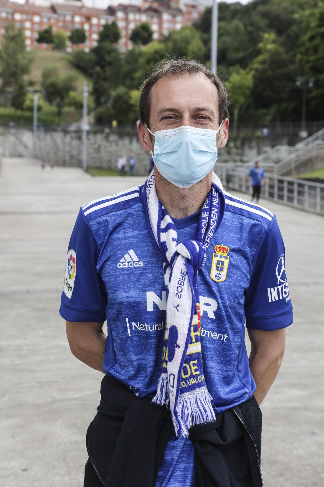 En imágenes: los aficionados del Real Oviedo vuelven al campo