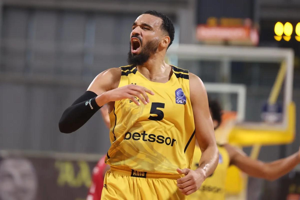 Amine Noua con el aris salonica