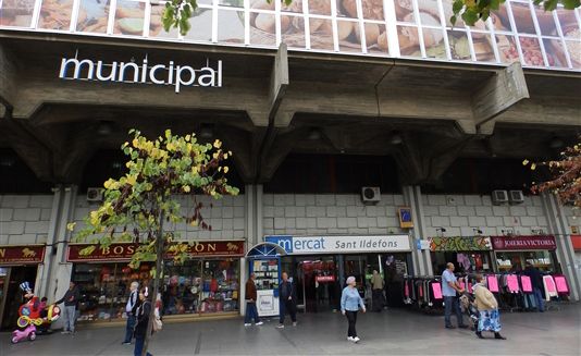 Fachada del mercat de Sant Ildefons de Cornellà