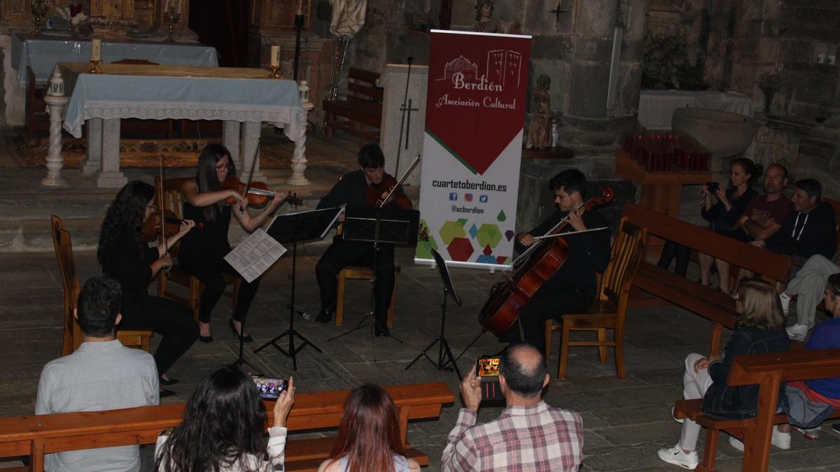 Actuación del cuarteto Berdión en San Martín de Castañeda