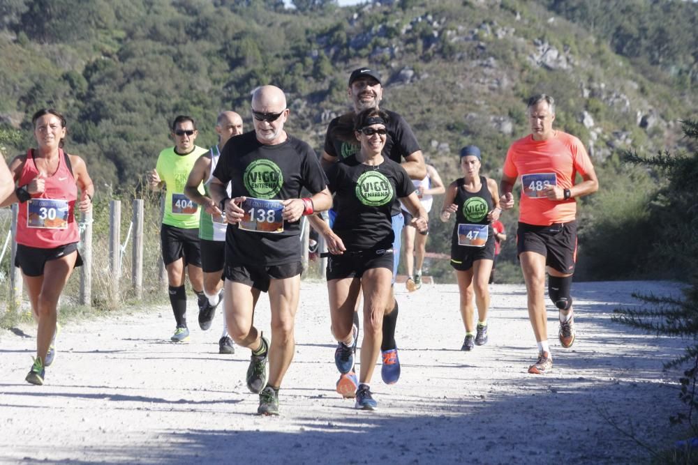 Roberto Riobó y Beatriz Fernández triunfan en la media maratón de la Costa da Vela