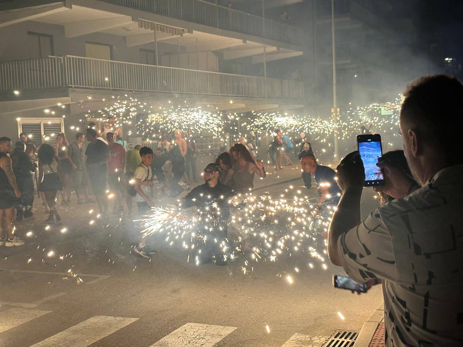 Así fue la noche de Sant Joan en la playa de Tavernes de la Valldigna