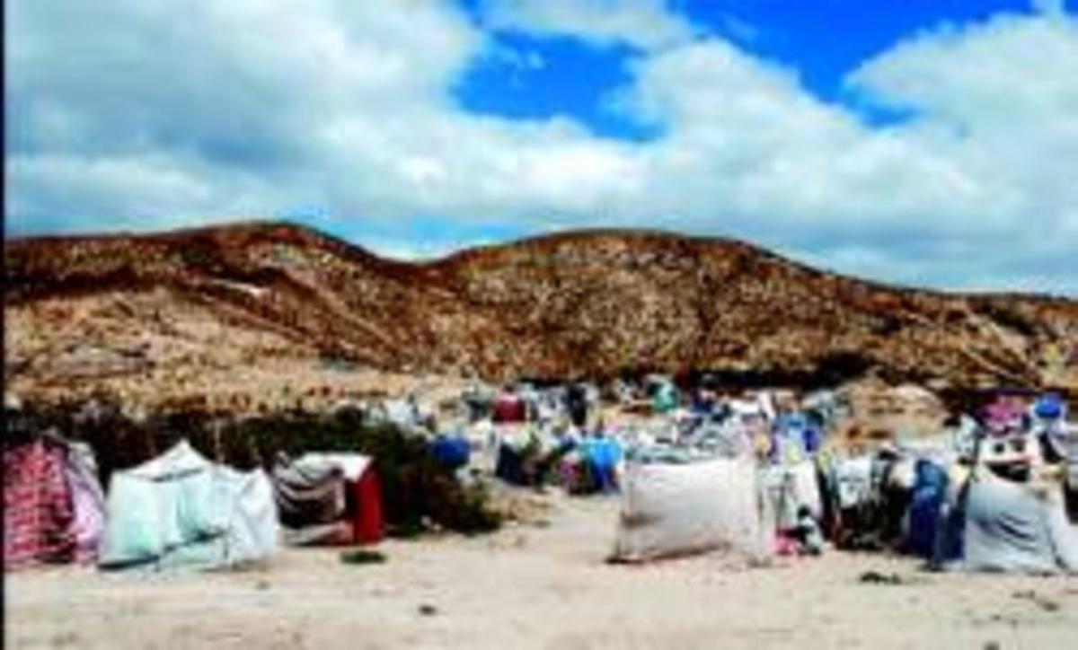 Enmig del no-res Imatge del camp de refugiats ubicat a prop de la localitat de Gonaïves. Enmig del no-res Imatge del camp de refugiats ubicat a prop de la localitat de Gonaïves.