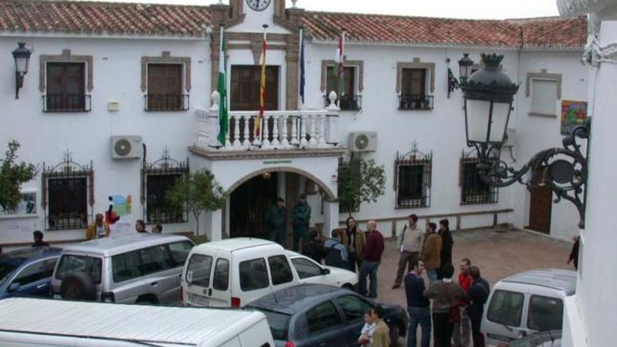 La Guardia Civil tomó el Consistorio de Alcaucín en febrero de 2009. Imagen de archivo.