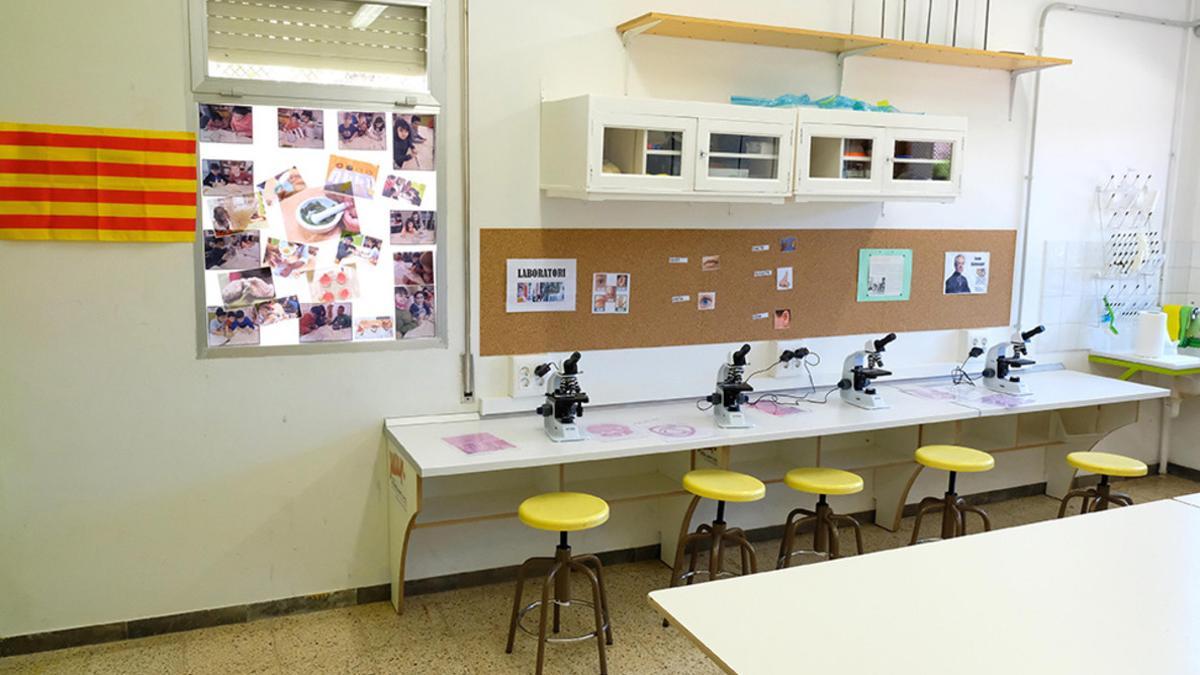 Desde el pasado mes, la escuela Montserrat de Cornellà cuenta con un nuevo laboratorio de ciencias