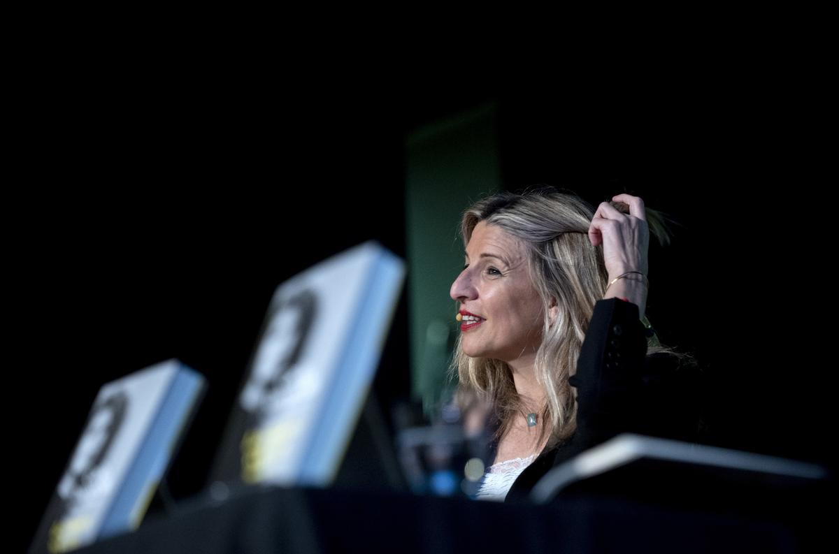 La vicepresidenta segunda y ministra de Trabajo y Economía Social, Yolanda Díaz, durante la presentación del libro ‘La mujer volcán’ de Carla Antonelli, en el Centro Cultural El Pozo del Tío Raimundo, a 15 de marzo de 2024, en Madrid (España).