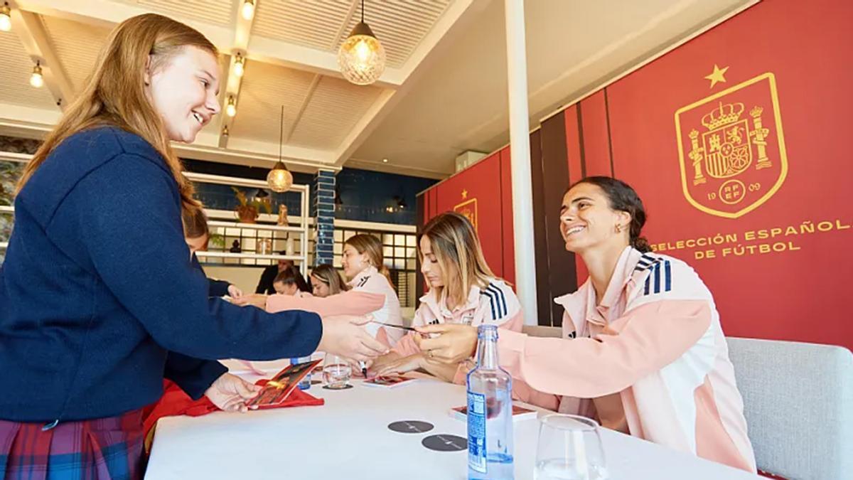 meet&greet con las jugadoras de la seleccion en Vigo9.jpg