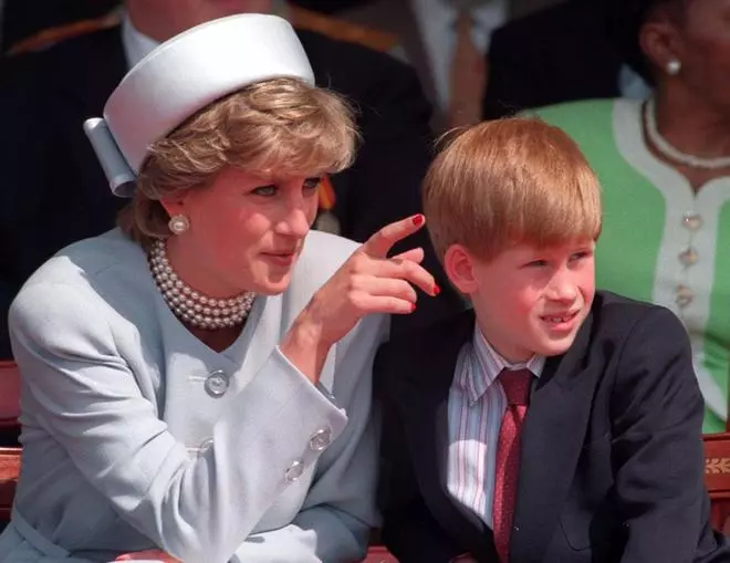 Un vestido icónico de la Princesa Diana saldrá a subasta en Nueva York