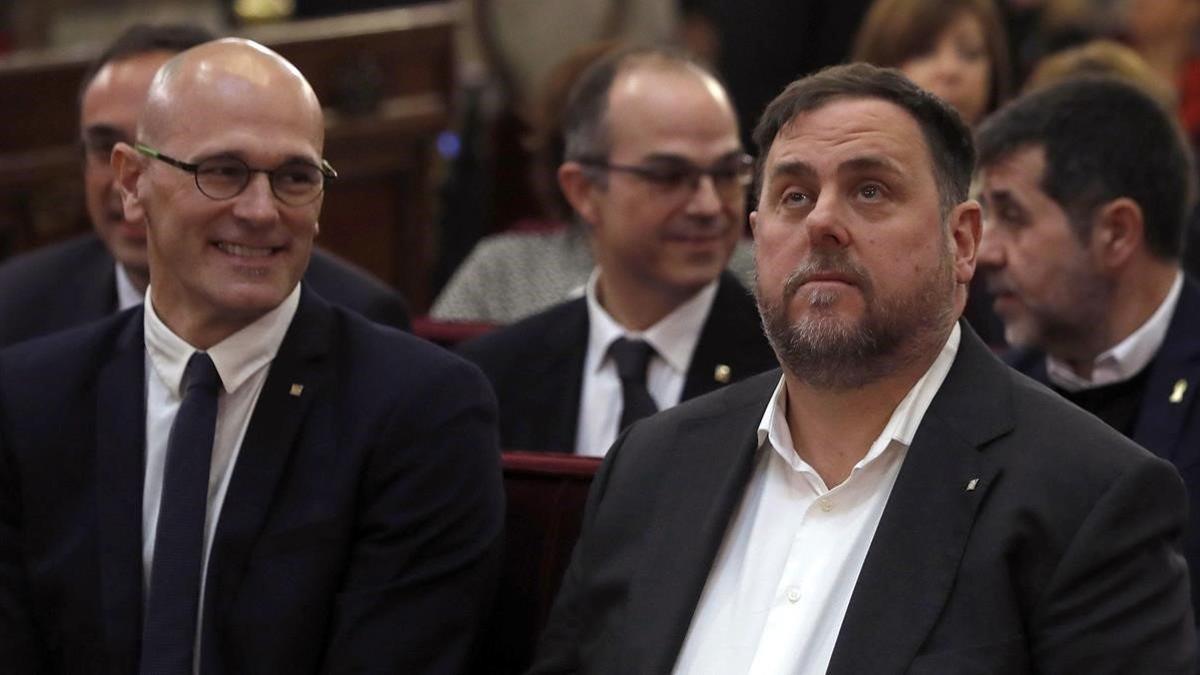 El 'exconseller' Raül Romeva y el exvicepresidente del Govern y líder de ERC, Oriol Junqueras, el pasado febrero, durante el juicio del 1-O.