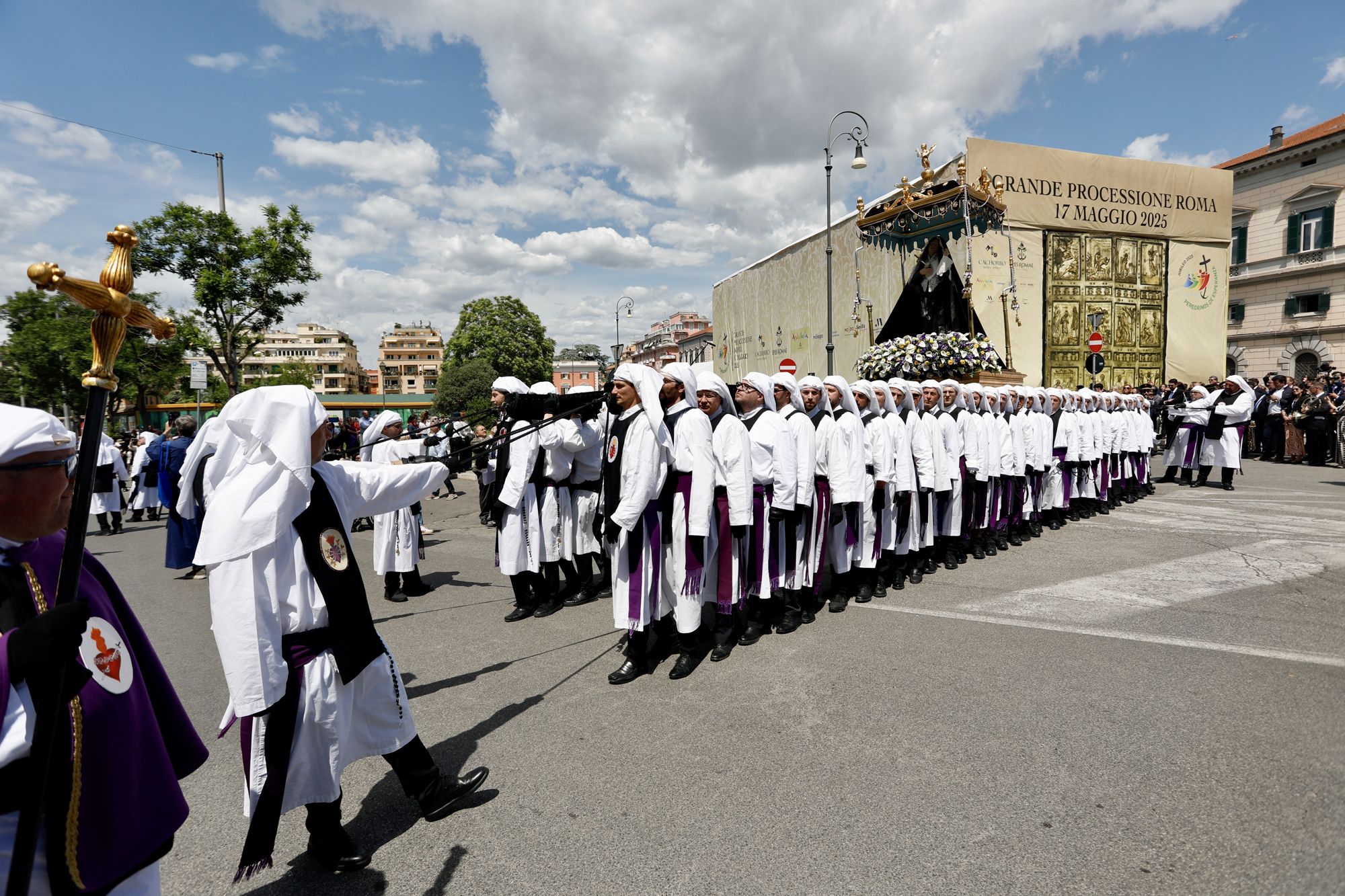 Gran procesión por el Jubileo de las Cofradías, en fotos