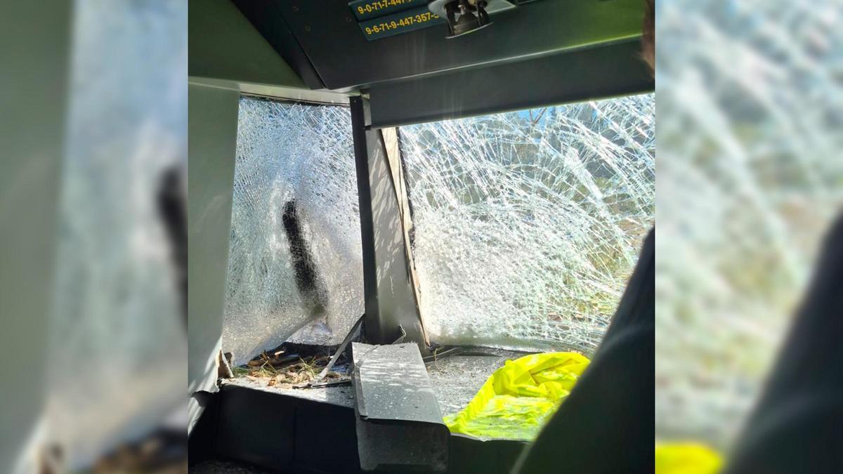 La cabina del tren de la R11 de Rodalies tras chocar con un árbol en Sant Jordi Desvalls (Gironès)