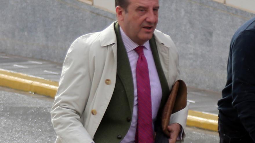 Joaquín Moeckel, abogado de Cayetano Rivera, a su llegada al juicio tras el accidente