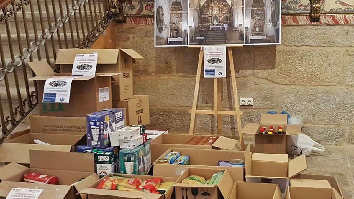 Alimentos donados a Cáritas durante la conmemoración de la patrona de la comarca en  Otero de Sanabria. | A. S.