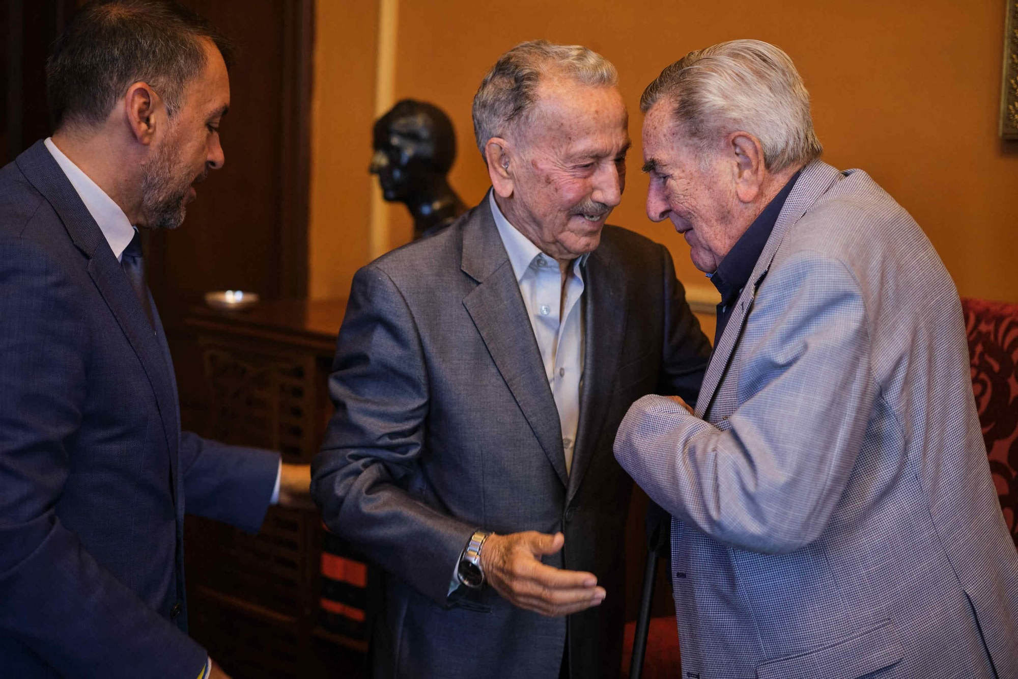 Homanaje a Juan Viñas en el Ayuntamiento de Santa Cruz