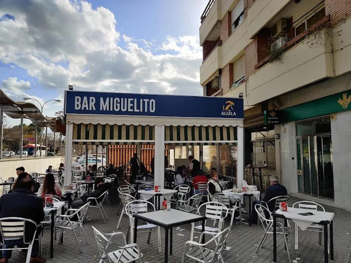 Exterior del bar Miguelito.