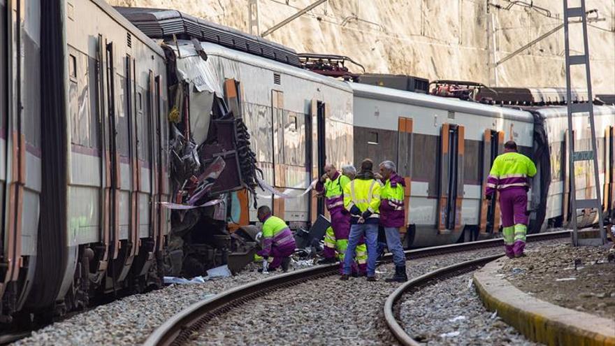 El error humano asoma en el choque frontal entre dos trenes