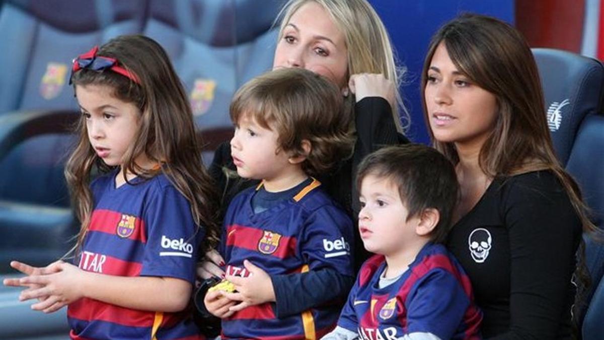 Sofía y Antonella, antes de un partido en el Camp Nou