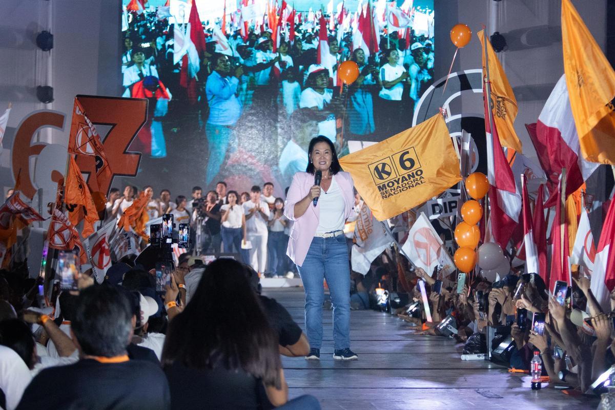 Keiko Fujimori reivindica el gobierno de su padre Alberto para "devolver el orden" a Perú