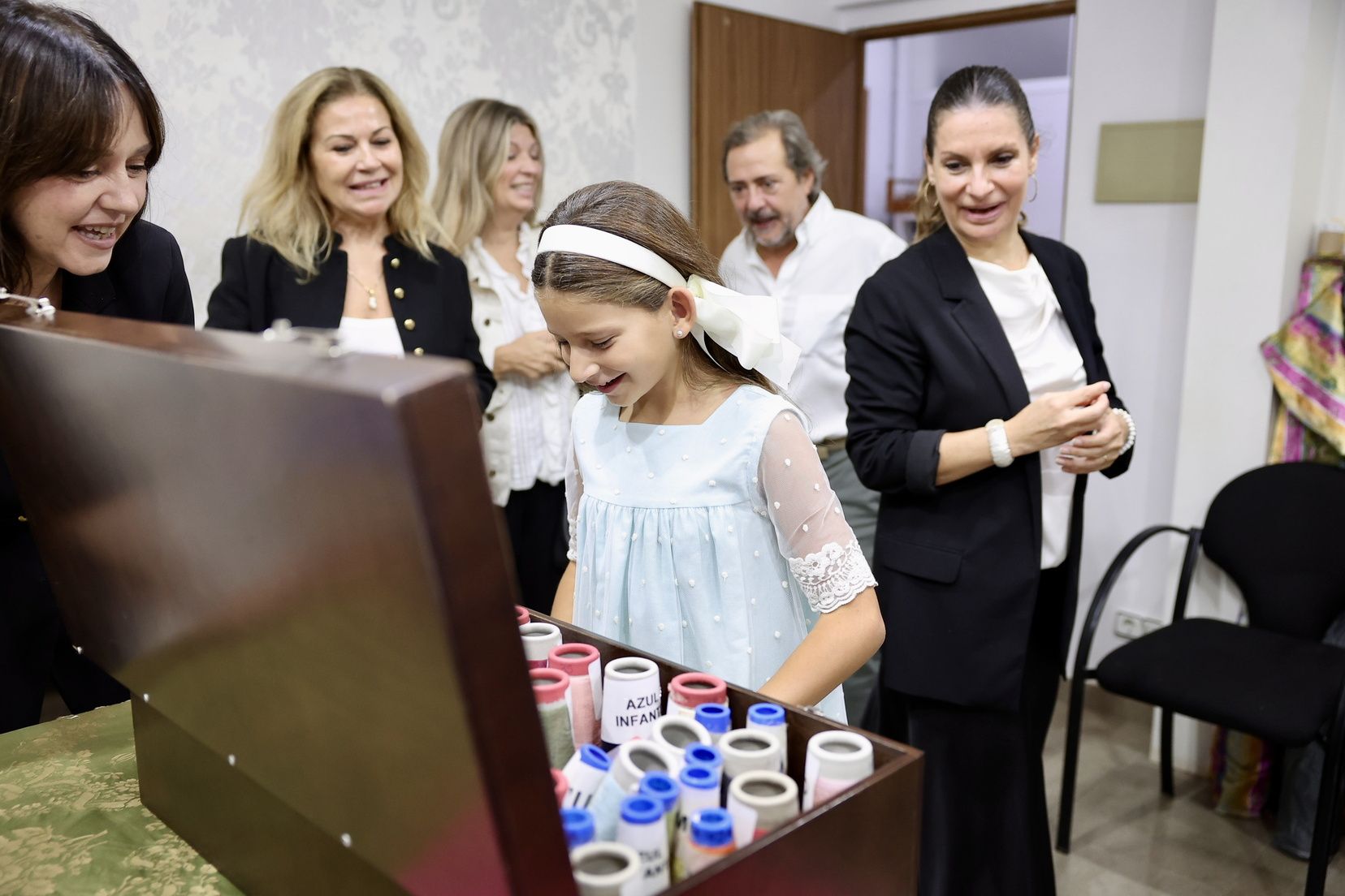 Carmen y Marta eligen sus espolines "Fallera Mayor de València"