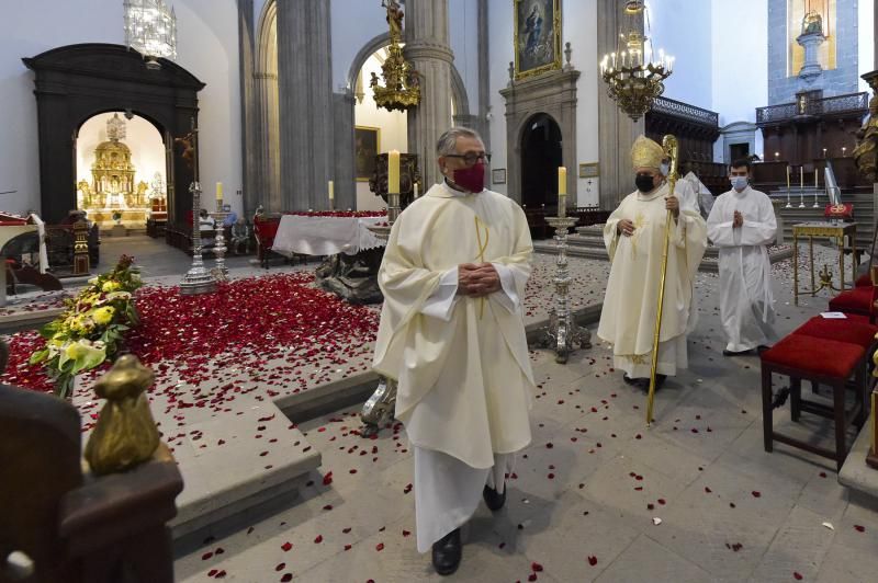 Fiesta de la Ascensión con la tradicional lluvia de pétalos