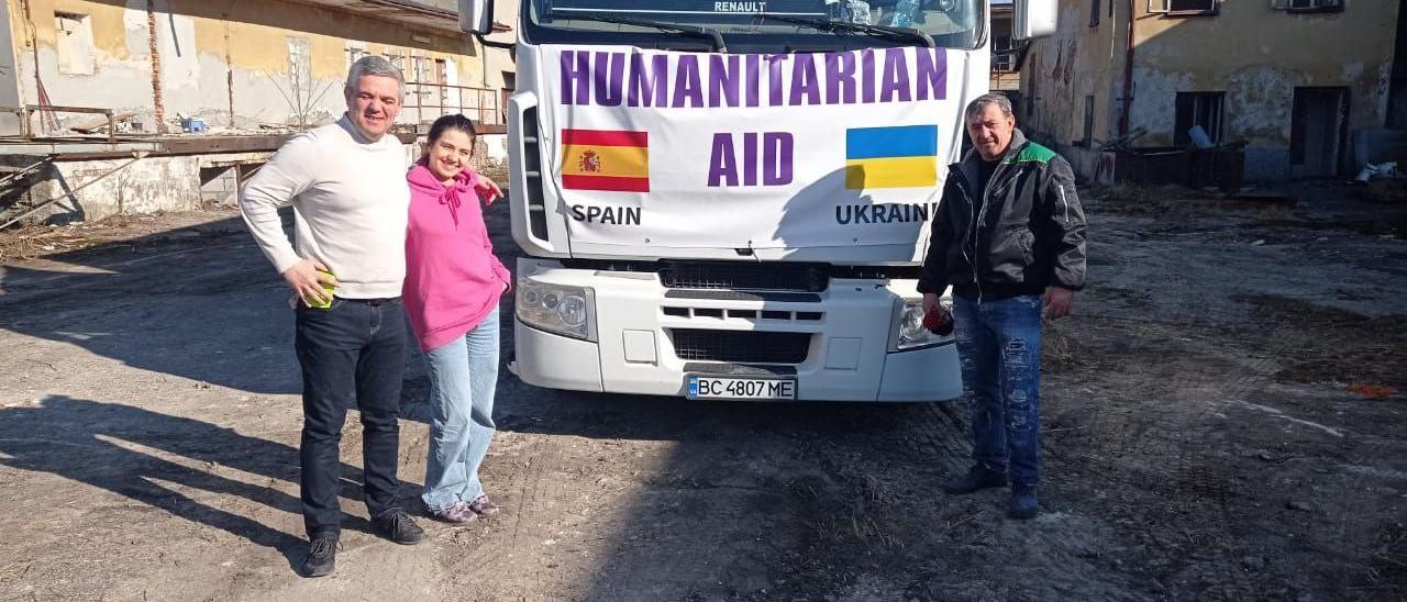 Imagen de uno de los camiones procedente de Castellón dispuesto a descargar en la frontera.