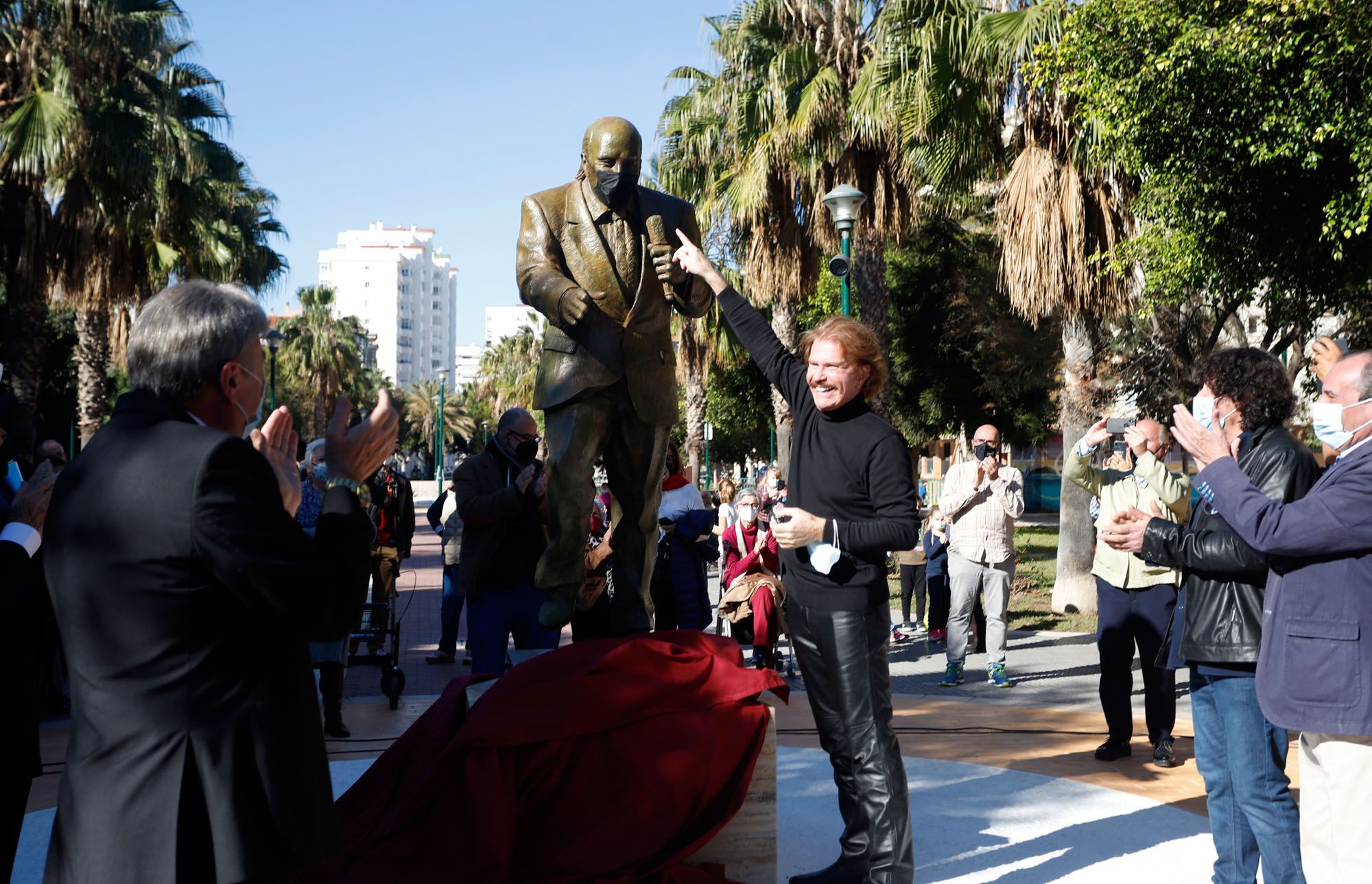 La estatua de Chiquito de la Calzada, inaugurada en el parque que lleva su nombre.