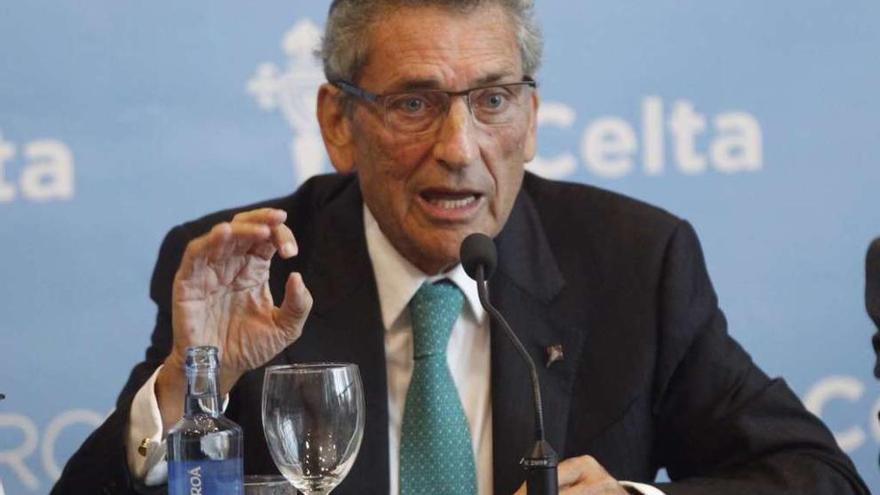 Carlos Mouriño, durante la rueda de prensa que ayer ofreció en el museo del Celta. // José Lores