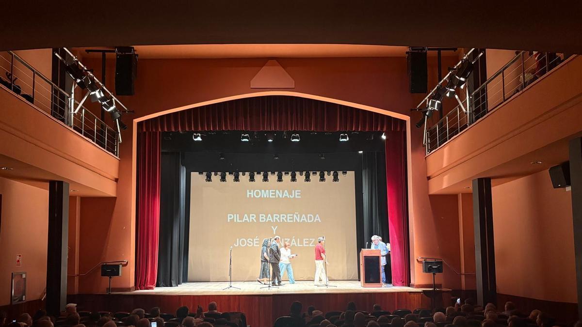 Acto en el teatro de El Entrego