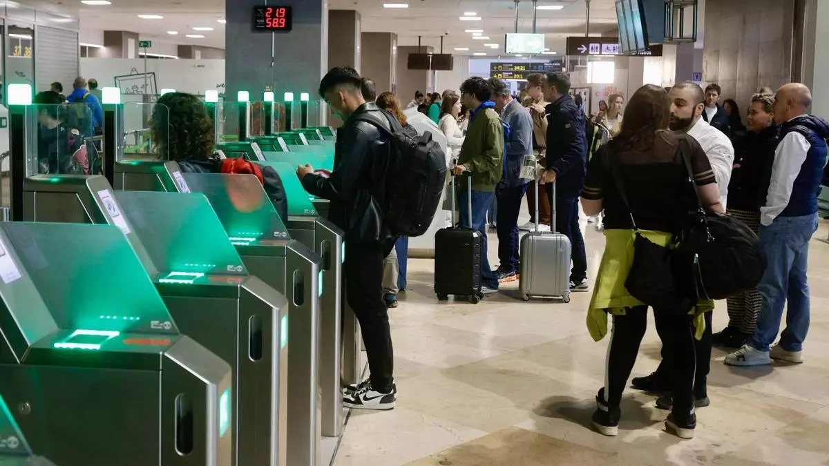 El aeropuerto de Valencia es el más saturado de España y también el que más crece