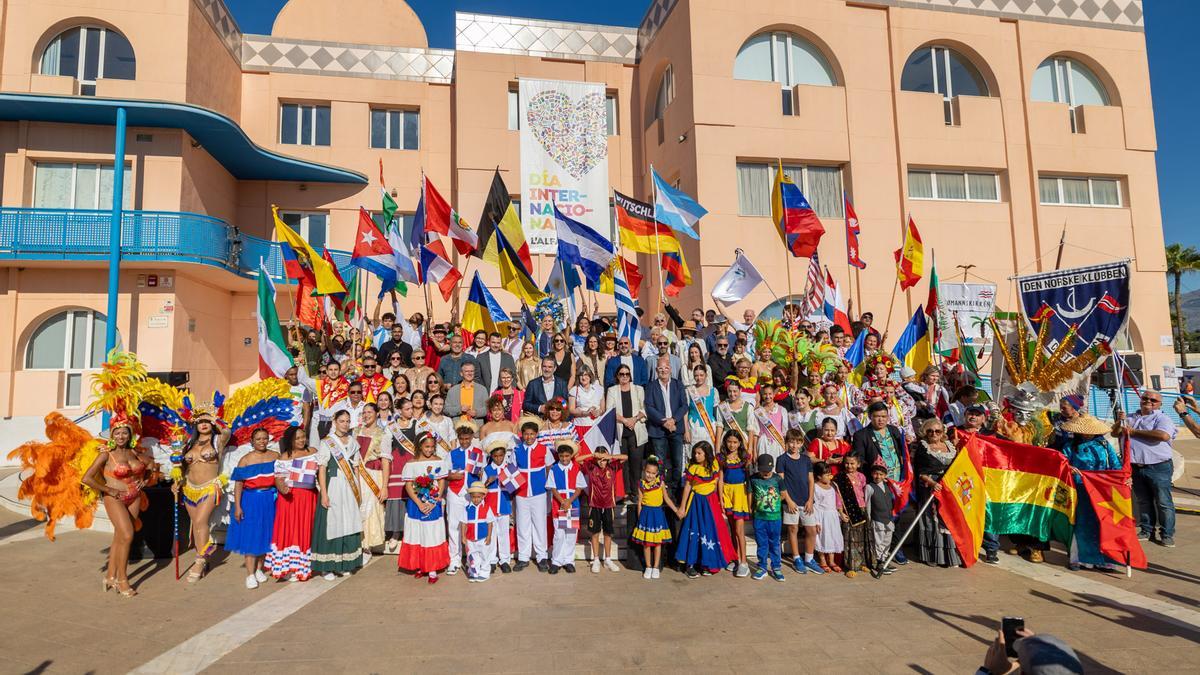 Imagen de los participantes en el Día Internacional de L´Alfàs del Pi.